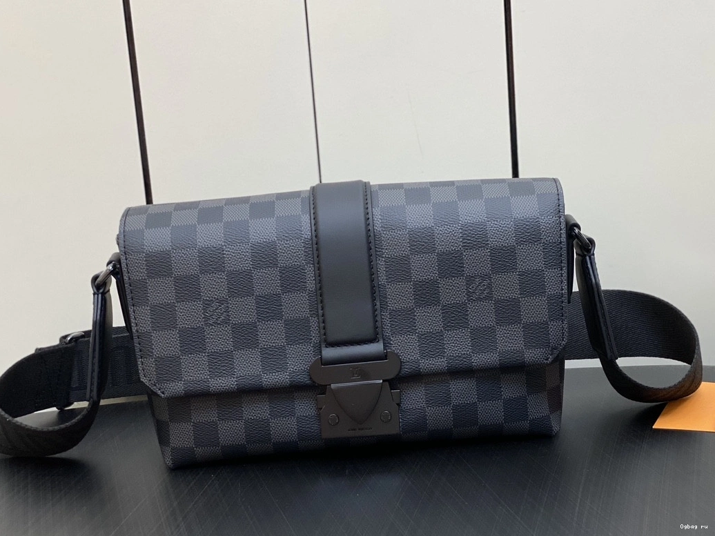 LOUIS S-Cape VUITTON Messenger 0822